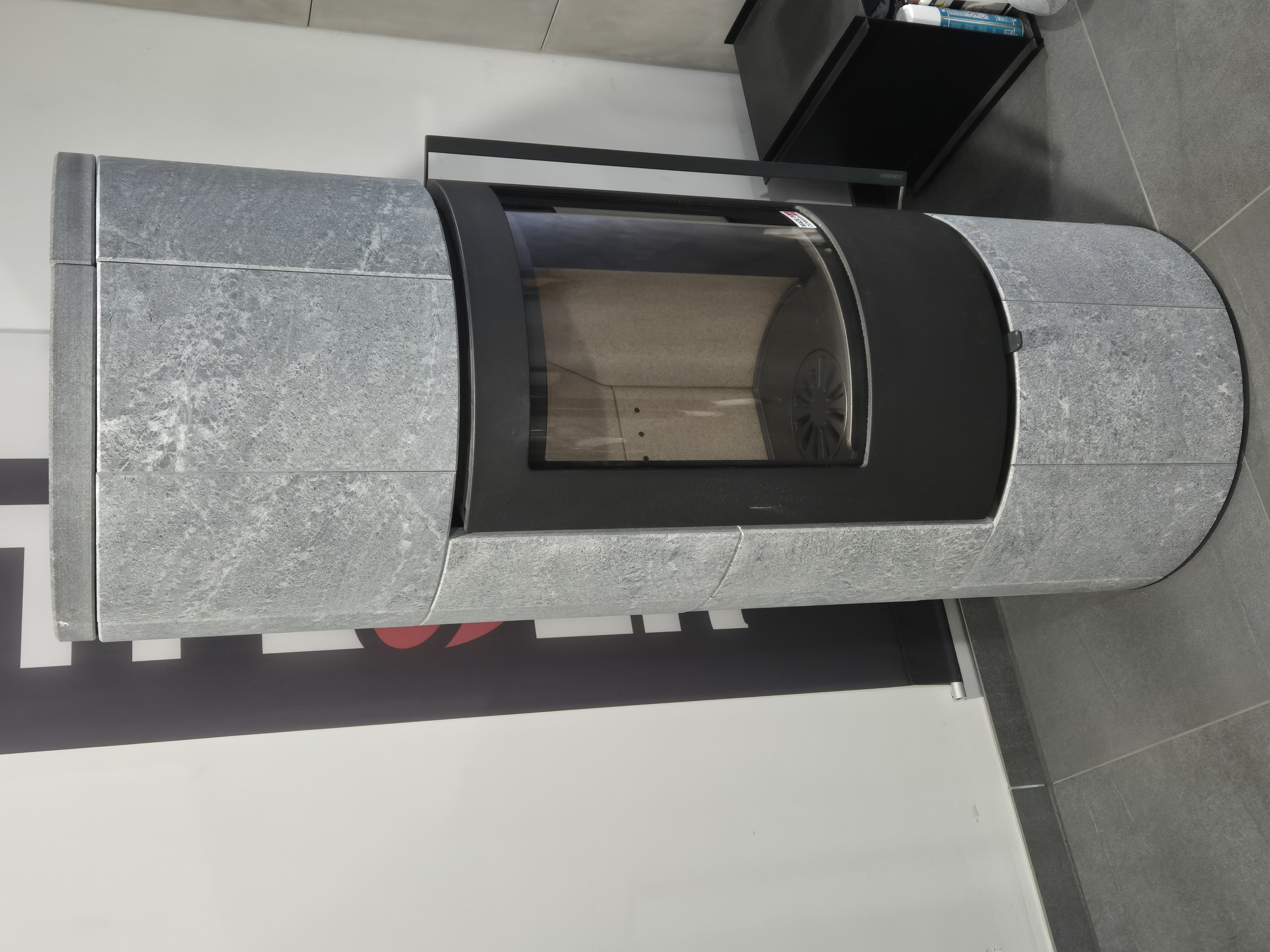 Jydepejsen Troja 44, Korpus Stahl schwarz, Speckstein (6,0 kW) (Ausstellungsgerät)