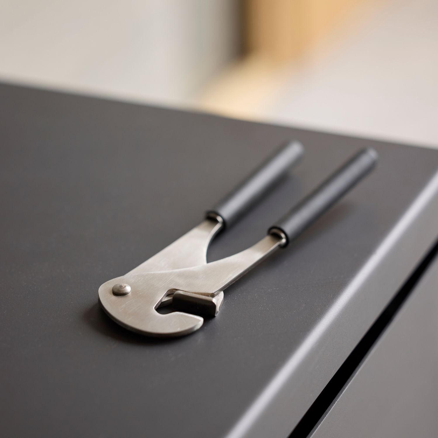 Aduro Hybrid Zange für Gusseisenkegel, Grau