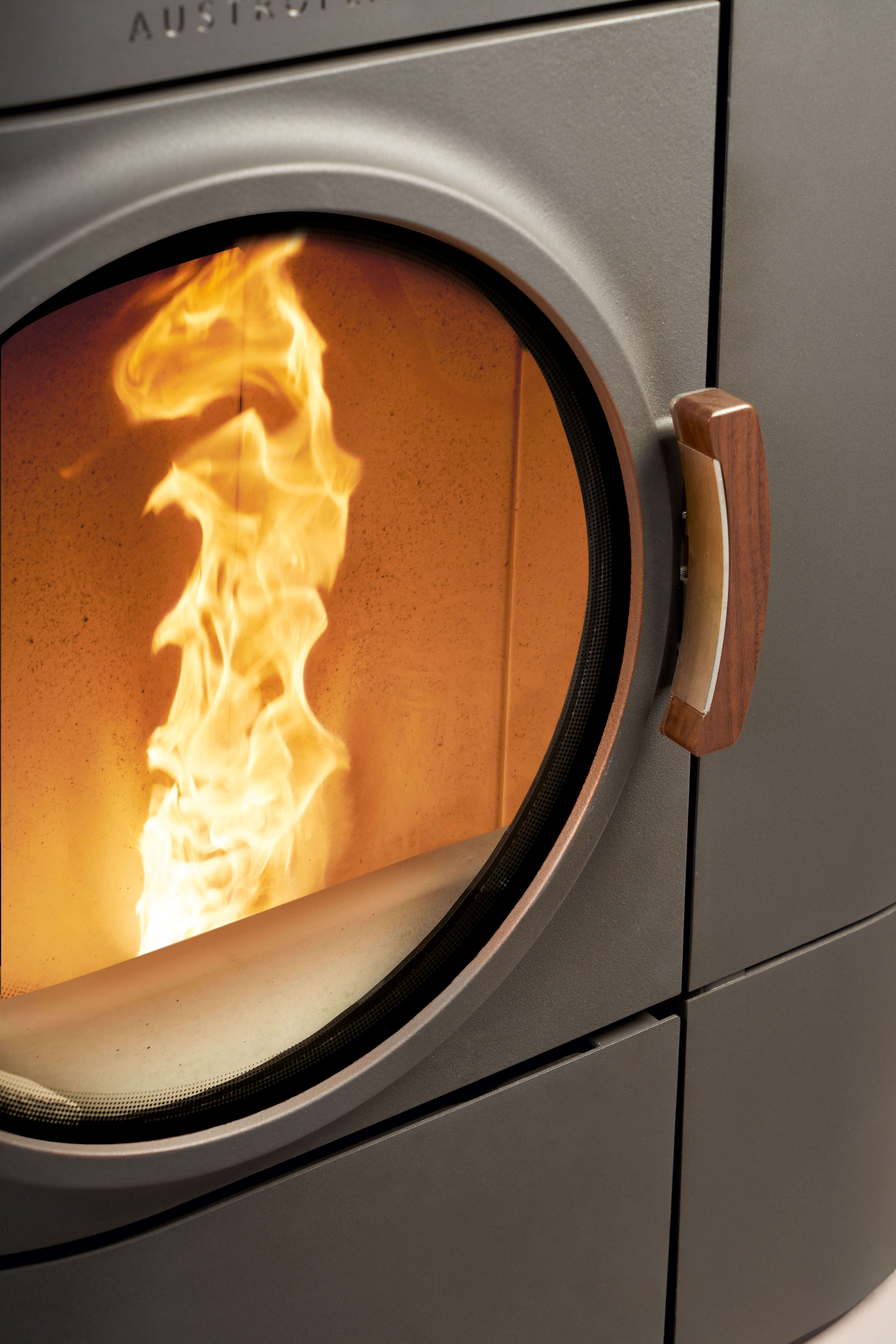 Clou-Duo-Detail-Feuerraum-T-rgriffAkBdAsXeePTFK